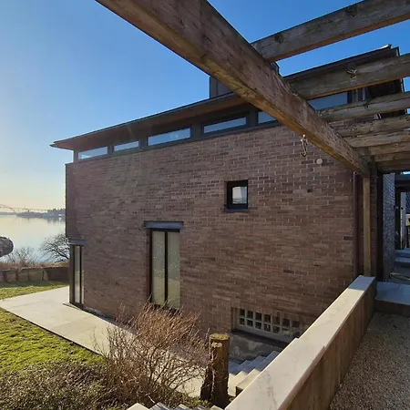 Gorgeous In Дом отдыха